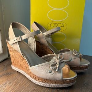 Joan & David Beige and Gold Wedges